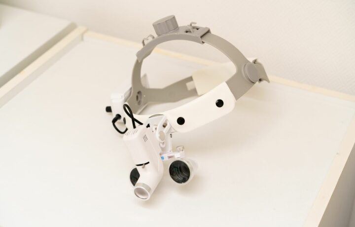 Loupes binoculaires du chirurgien-dentiste pour les soins de précision