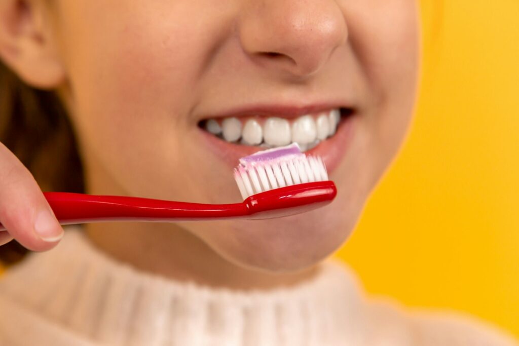 Un bon brossage des dents, la base d'une bouche saine